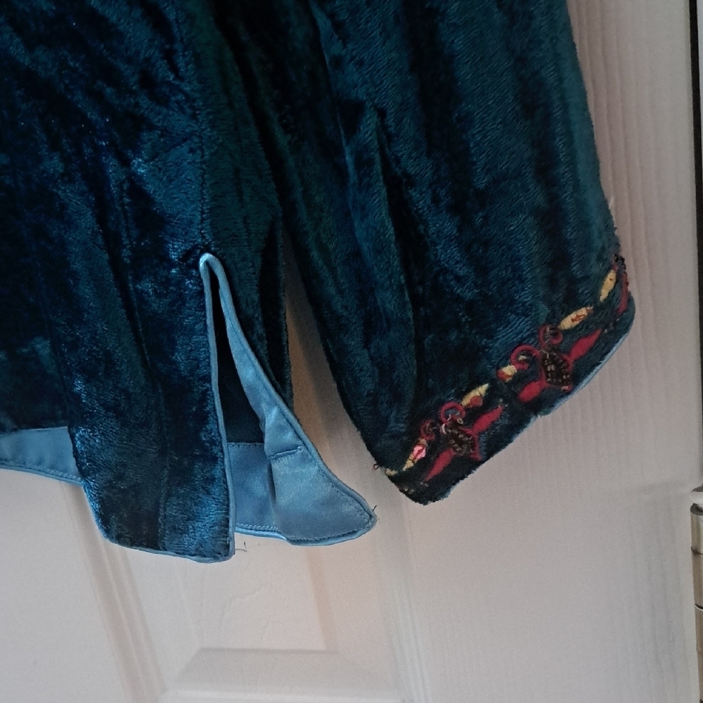 CASUAL LIVING Embroidered and Beaded Teal Top Sz Large - Picture 4 of 7